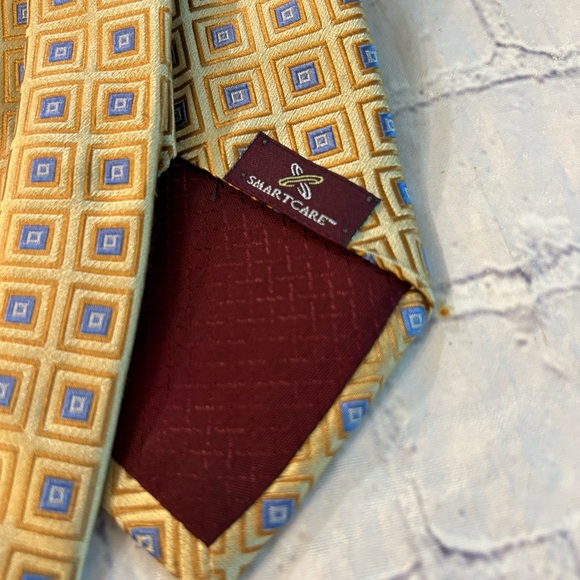 NORDSTROM YELLOW GOLD BLUE SQUARES SMARTCARE 100% SILK USA MADE MENS TIE - Picture 5 of 7